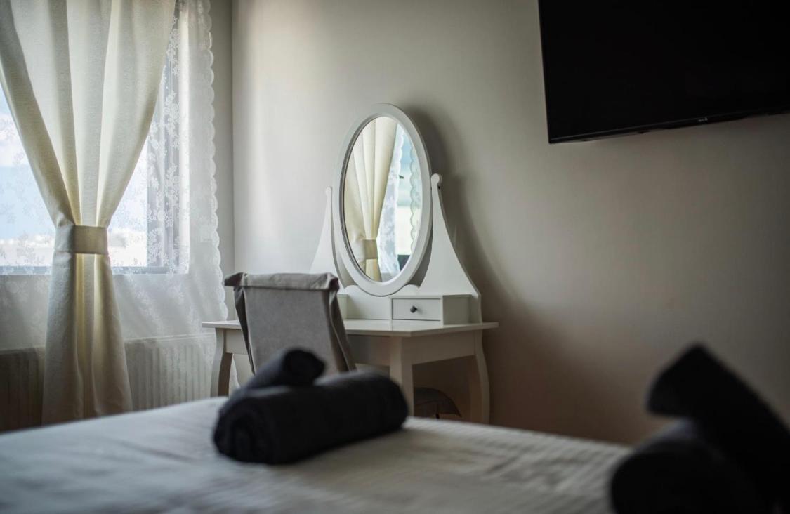 Apartamento Minimal Brand New Loft Next To Subway Atenas Exterior foto
